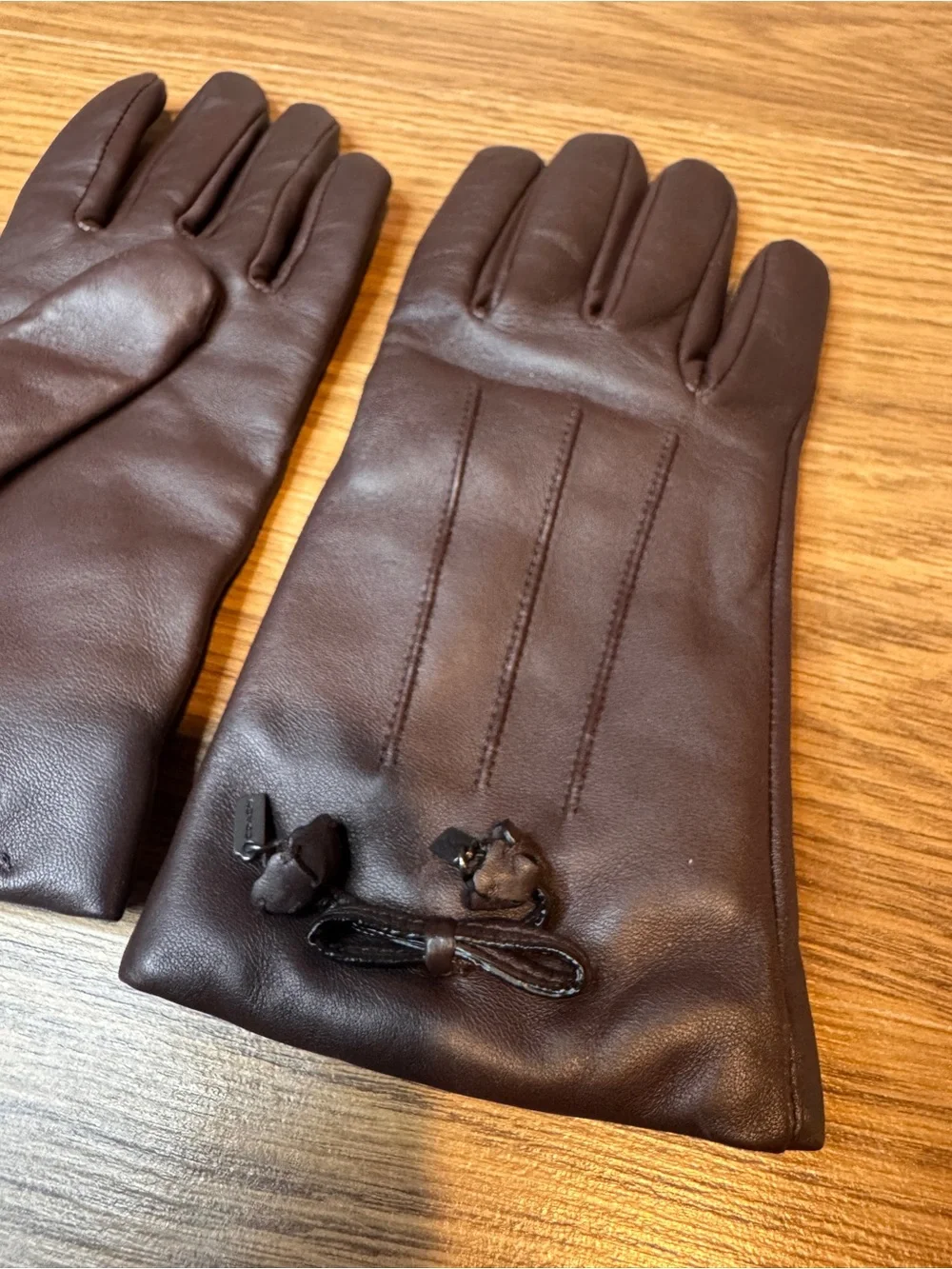 Coach Women's Dark Brown Leather Basic Gloves 165/170 Size 6 1/2 Bow Accent